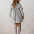 abrigo largo de ceremonia de niña en terciopelo gris