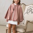 capa de niña para ceremonia en terciopelo rosa