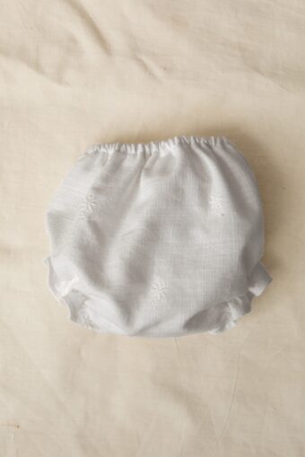 cubrepañal braguita de bebe en lino bordado