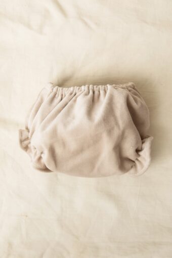 cubrepañal braguita de bebe en terciopelo beige