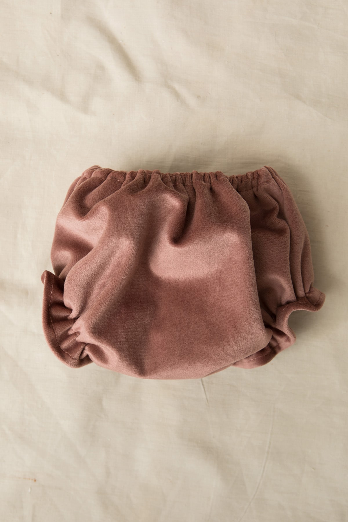cubrepañal braguita de bebe en terciopelo rosa nude