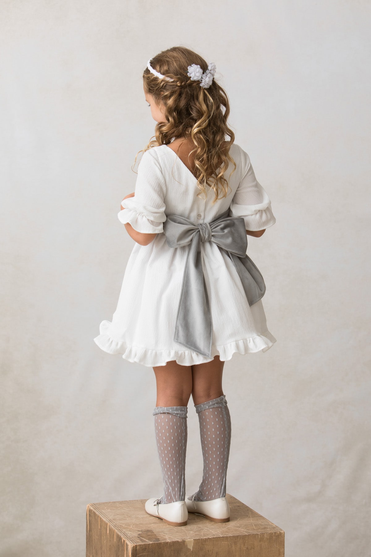 fajin con lazo de vestido de ceremonia para niña en terciopelo gris