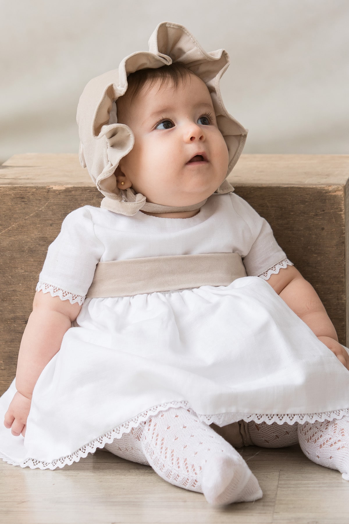 fajin con lazos de bebe en terciopelo beige
