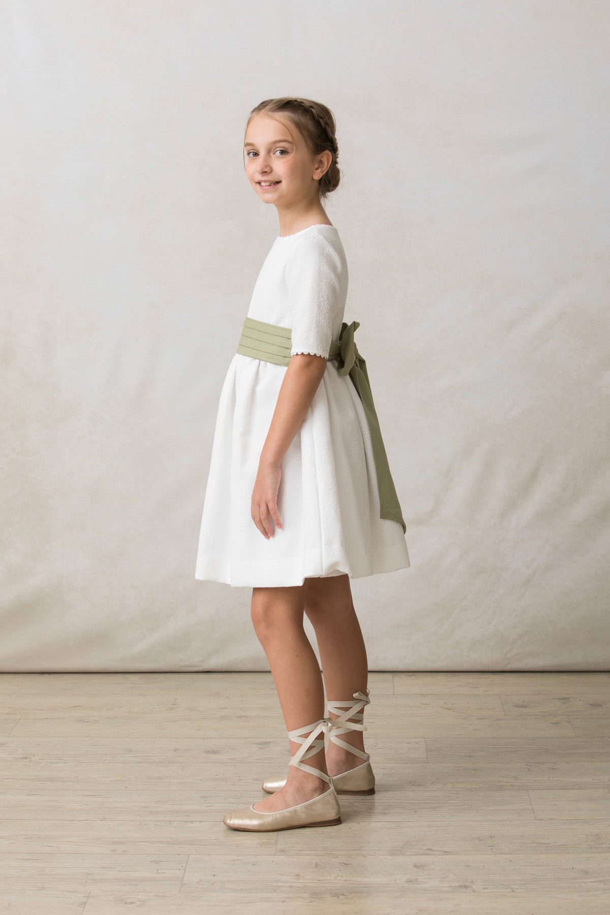 fajin de tablas de ceremonia de niña en algodon verde oliva