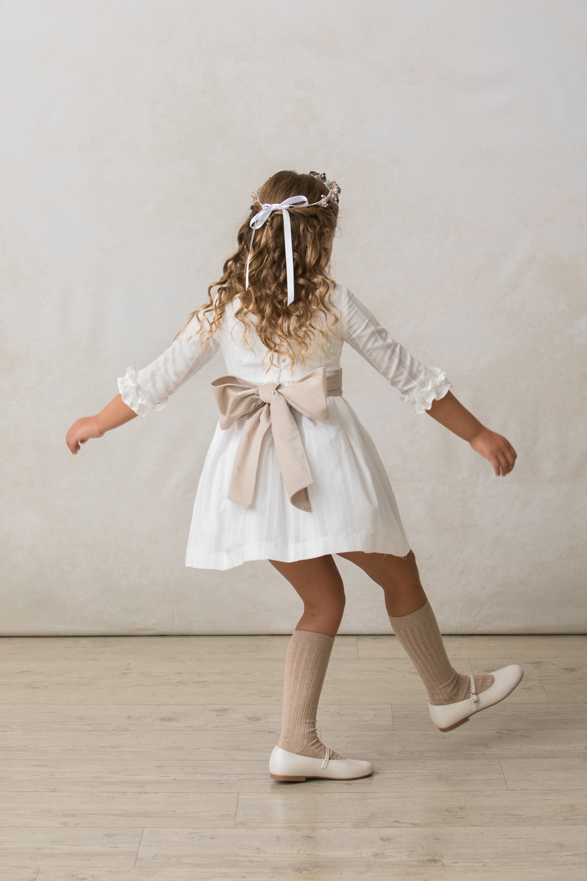 lazo de ceremonia para niña en terciopelo beige