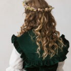 mañanita de terciopelo de niña en verde botella