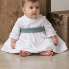vestido de bebe de algodon blanco con volante en cuello