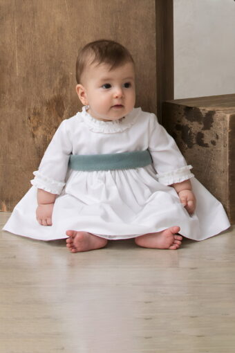 vestido de bebe de algodon blanco con volante en cuello