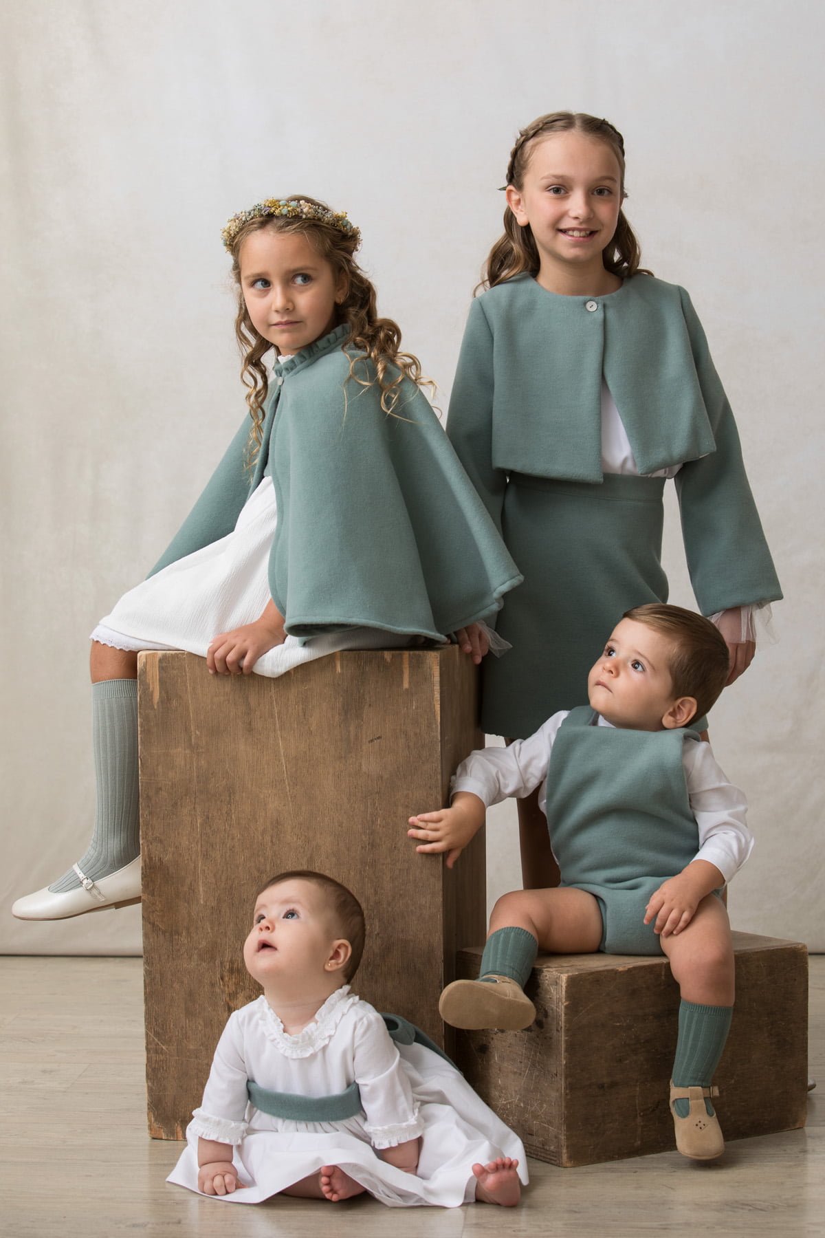 vestido de ceremonia de bebe blanco con volante en cuello