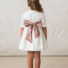 vestido de ceremonia de niña en crepe blanco con manga a codo