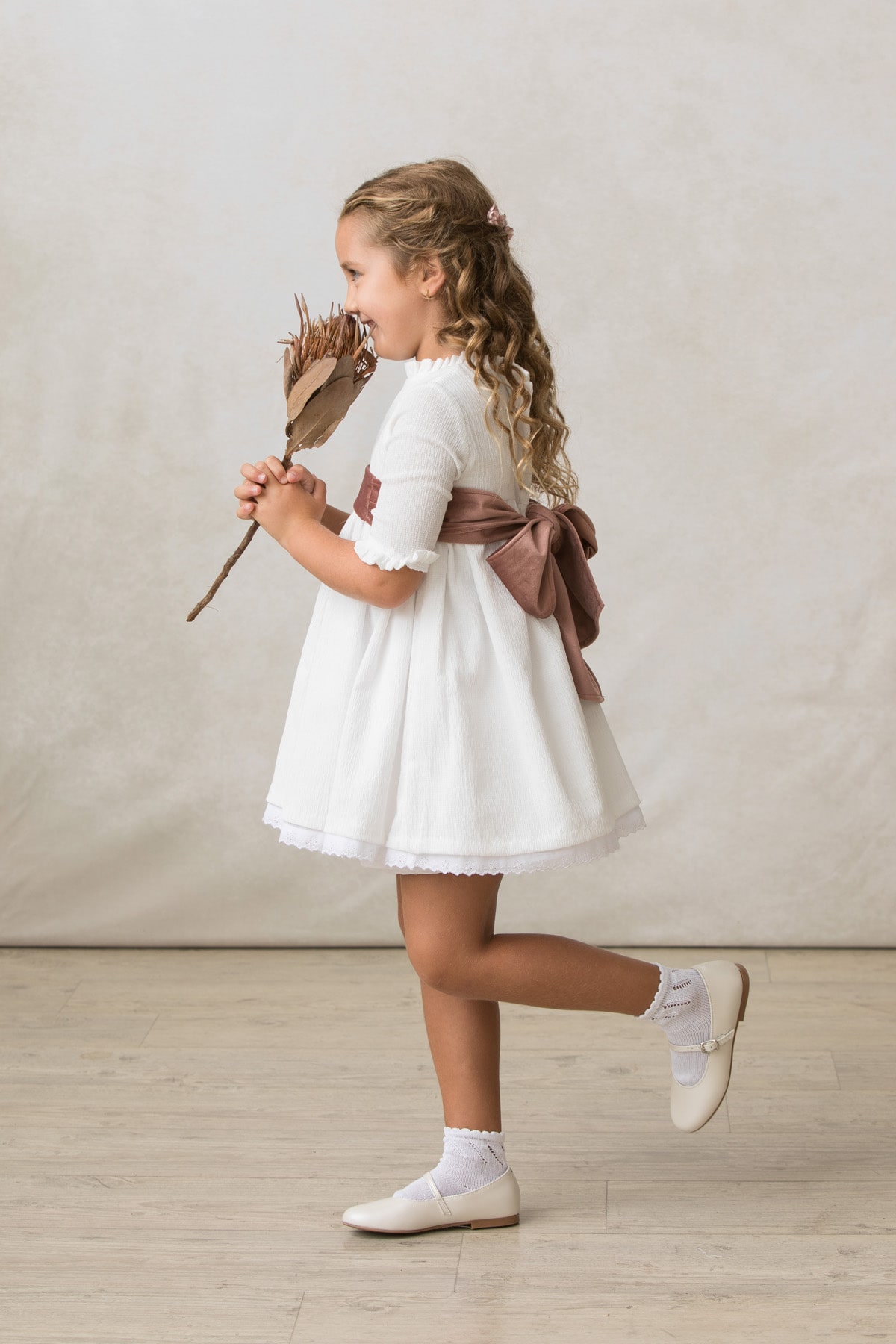 vestido de niña para ceremonia en crepe con manga a codo