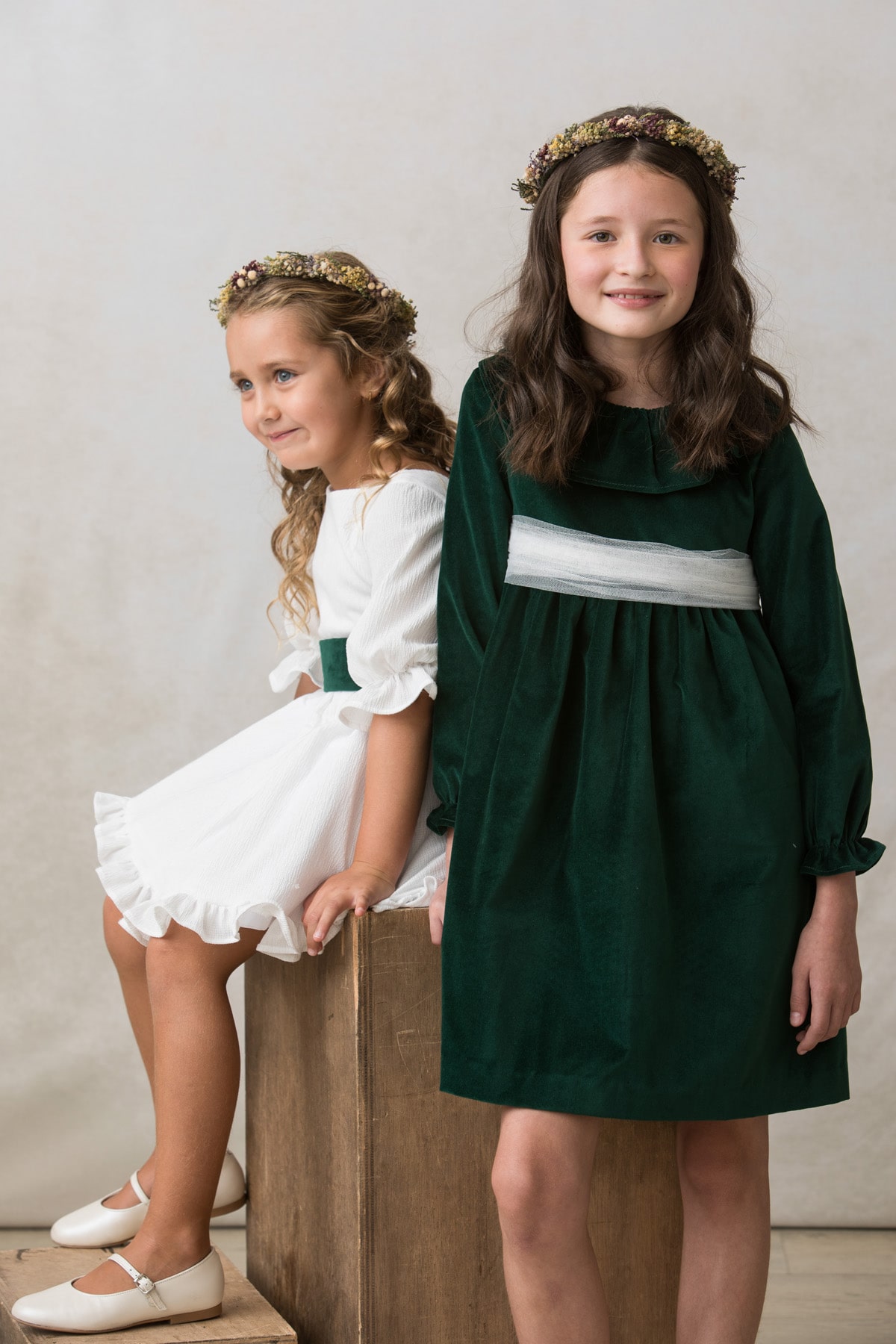 vestido-nina-ceremonia-terciopelo-verde-botella vestido de niña para ceremonia en terciopelo verde botella