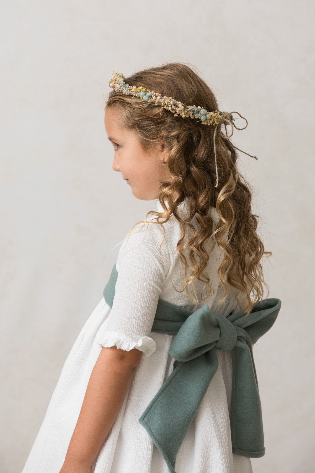 vestido de niña en crepe con manga a codo