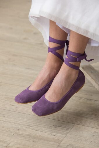 zapatos morados de niña en piel