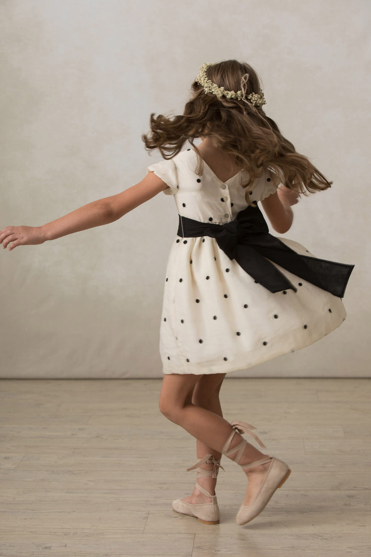 vestidos nina ceremonia clasicos lunares beige espalda pico vestidos nina ceremonia clasicos lunares beige espalda pico