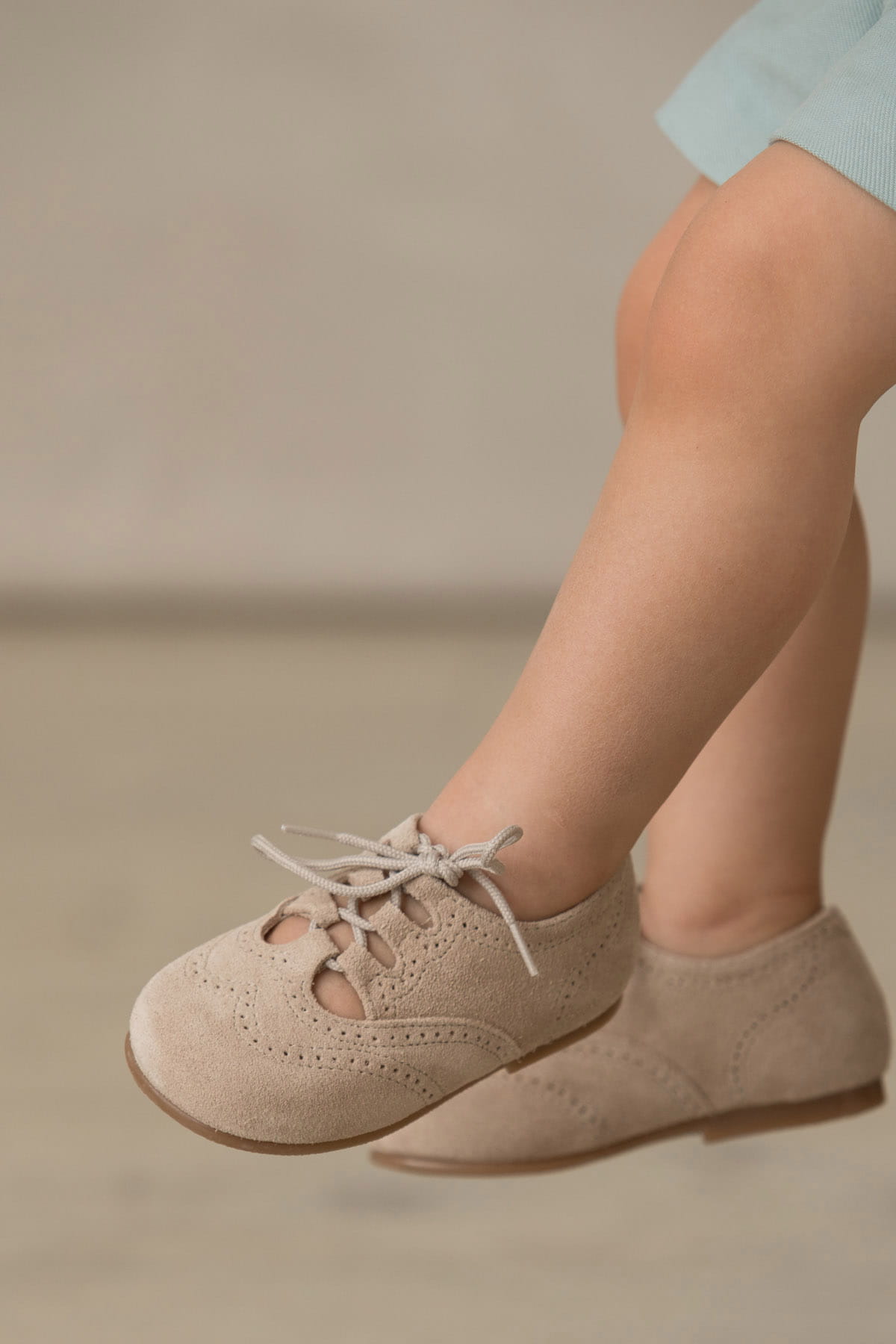 Inglesitos beige de serraje con suela